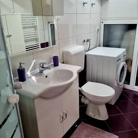 Attic Apartment, Διαμέρισμα Κόρτσουλα