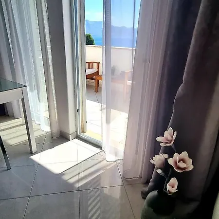 Attic Apartment, Διαμέρισμα Κόρτσουλα