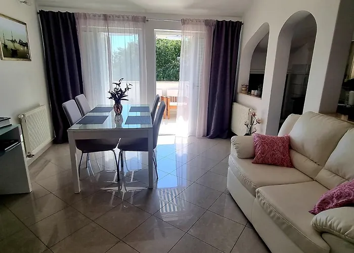 Apartamento Attic Apartment, *